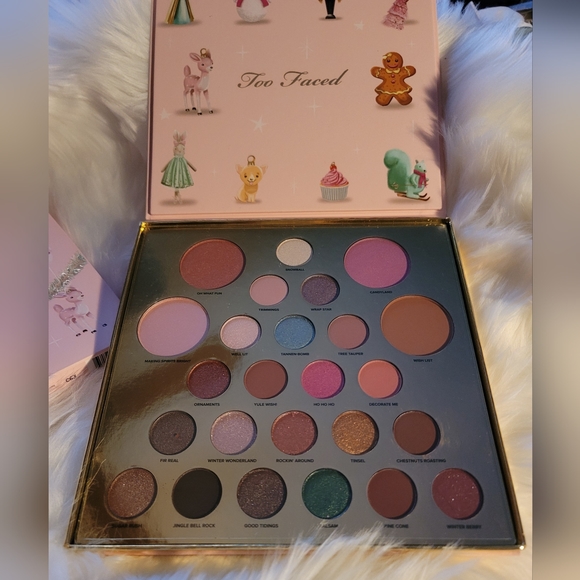 Too Faced Full Face Merry Merry Makeup Christmas Palette . BRAND NEW 💎 - Picture 3 of 3